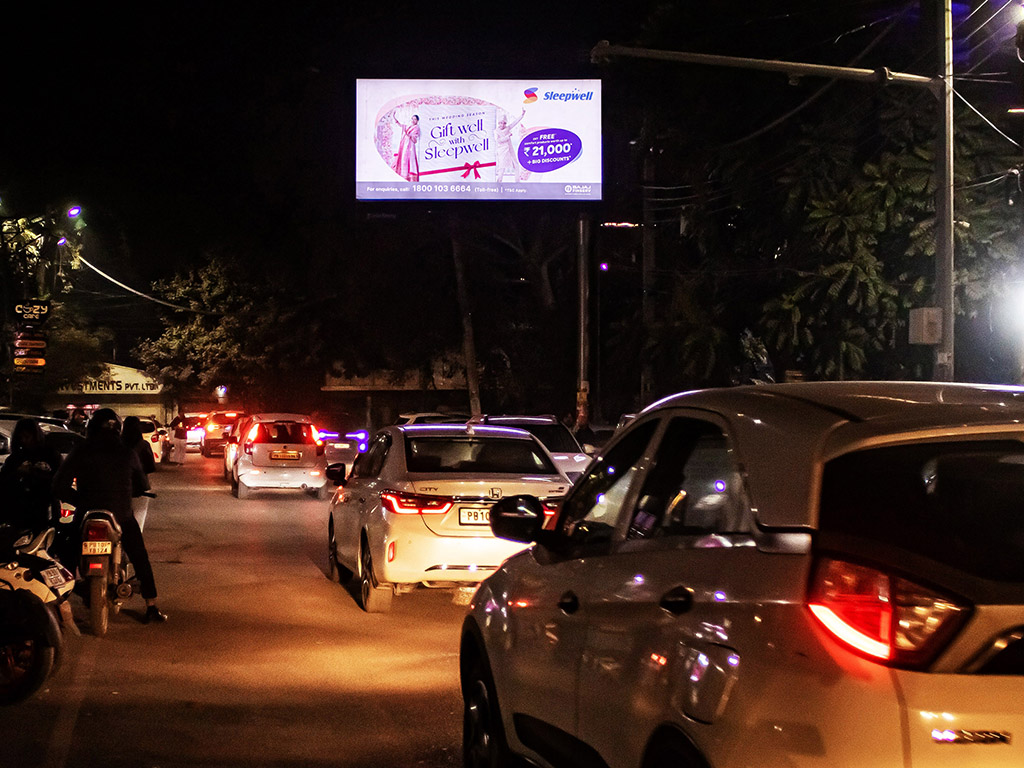 Feroze Gandhi Market1